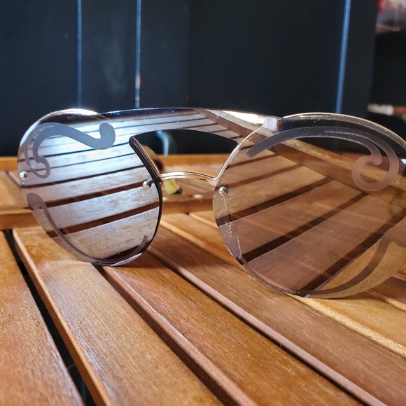 PRADA - Picture 2 of 5